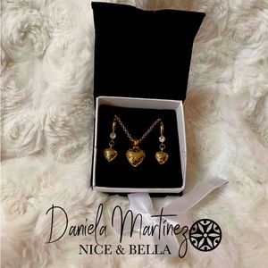 Nice & Bella jewelry has 4 baths of 18k gold.